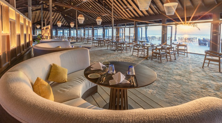 imgi_28_Jawakara-Islands-Bar-Bars-Baren-Sandfloor